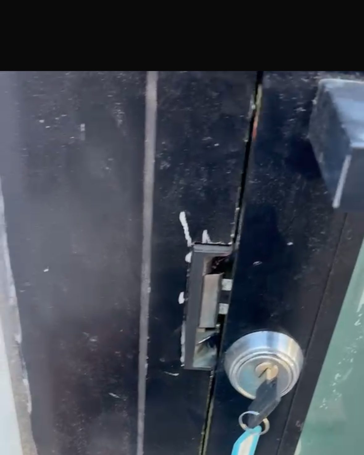 High-security cylinder and electric strike at the entrance